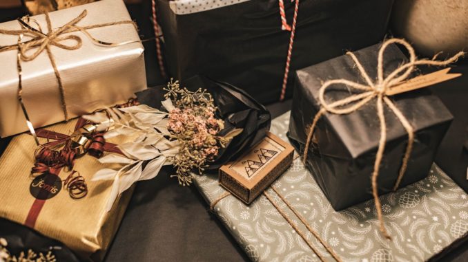 6 Tips for Adding a Special Touch to Any Gift You Give