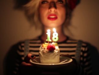 7 Unique Birthday Gifts For an 18-Year-Old Girl
