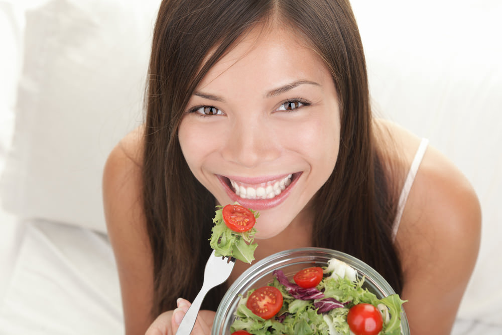 woman eating salad